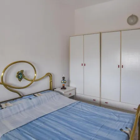 Apartment Stunning In Isola Di